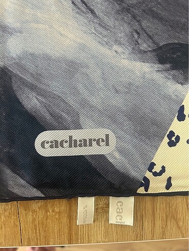 Cacharel Cacharel eşarp