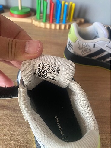 22 Beden Adidas Çocuk Spor Ayakkabı