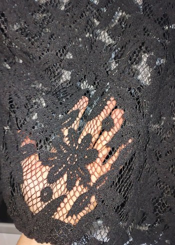 Dantelli Yüksek Yaka Siyah Mini Bluz - Görsel 3