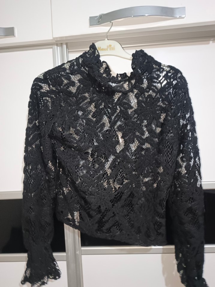 Dantelli Yüksek Yaka Siyah Mini Bluz - Görsel 2