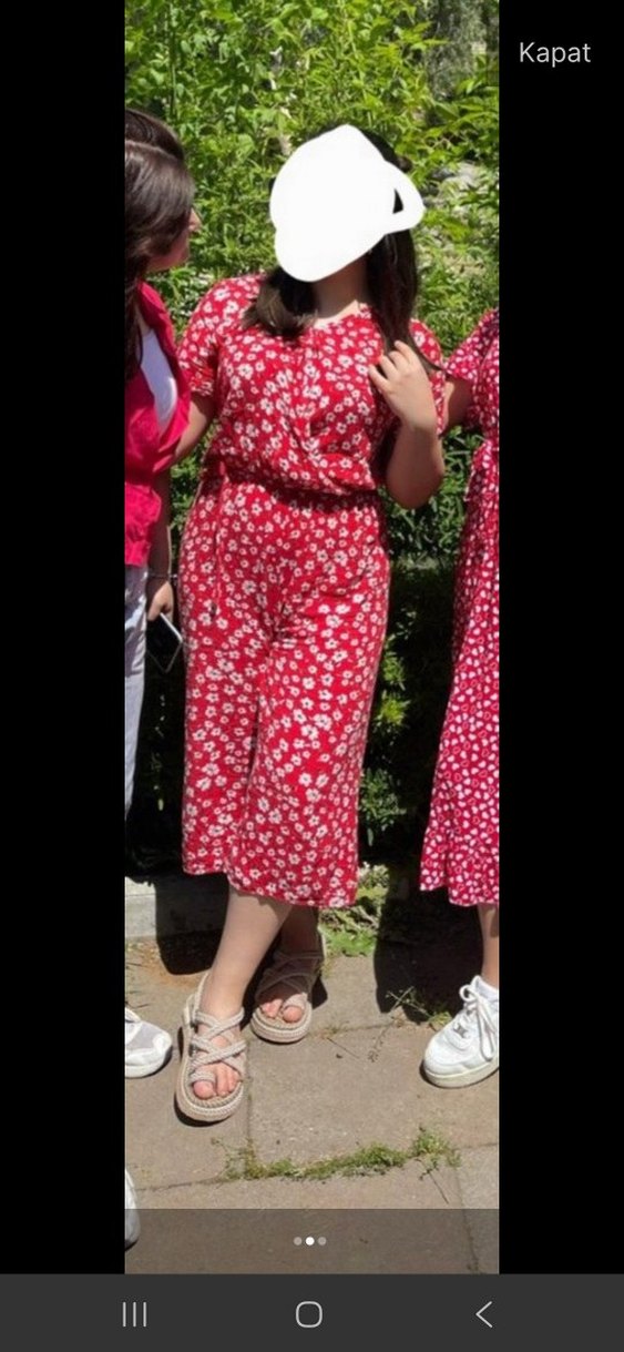 Kırmızı Çiçek Desenli V Yaka Tulum - Görsel 2