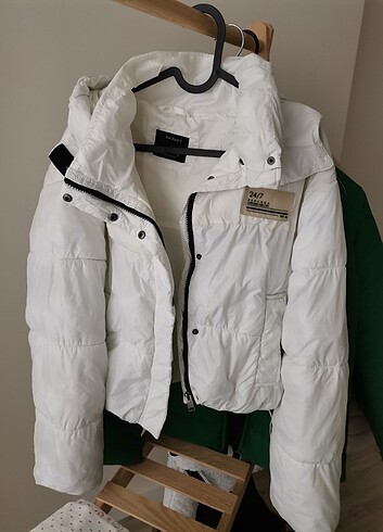 Bershka beyaz mont