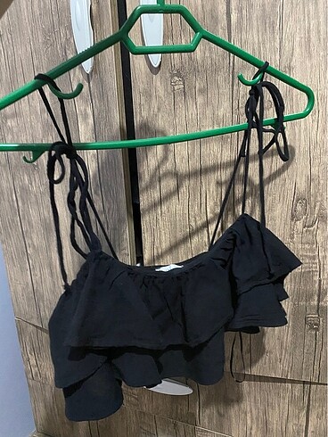 Bershka fırfırlı crop