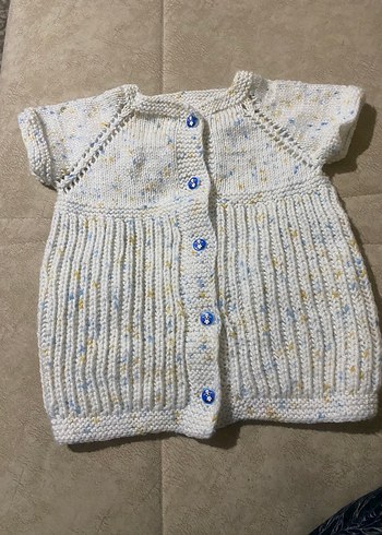 3 Ay Beden Kısa Kollu Beyaz bebek yelek bere patik