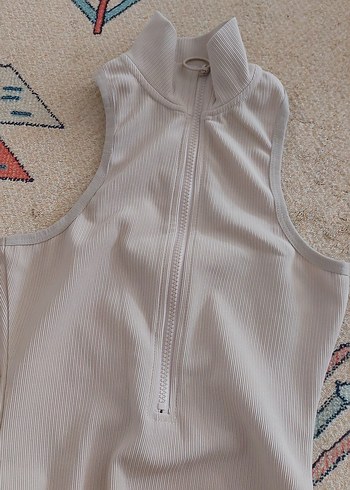 Bej Yüksek Yakalı Kolsuz Bodysuit - Görsel 2