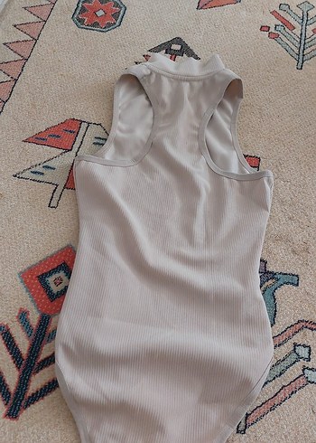 Bej Yüksek Yakalı Kolsuz Bodysuit - Görsel 4
