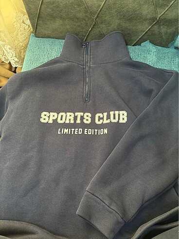 Sweatshirt