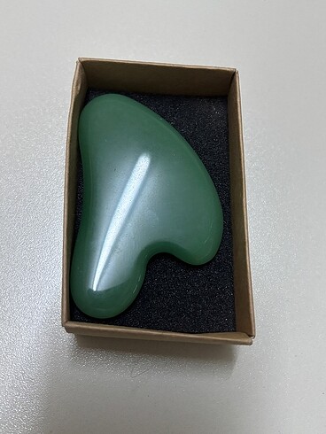 Gua sha yüz masaj taşı