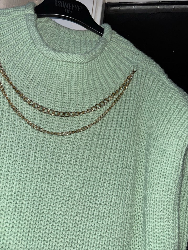 Zincir Detaylı Boğazlı Kolsuz Kazak - Görsel 2