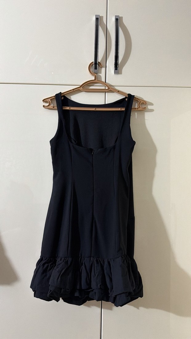 Siyah Midi Kolsuz Fırfırlı Elbise - Görsel 2