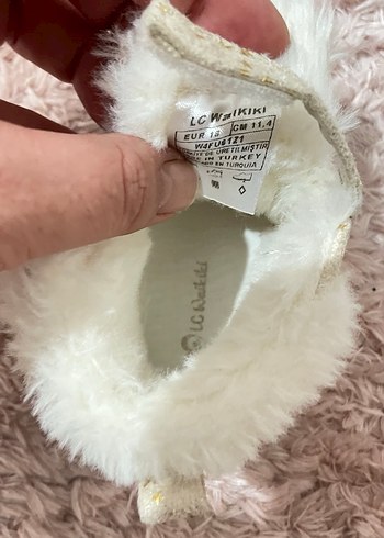 Kız Çocuk Beyaz Kürklü Nakışlı Sıcak Terlik - Görsel 4