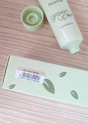 Beden Renk Flormar Fondöten ( 002 light beige rengi)