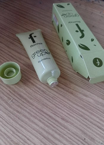 Flormar Fondöten ( 002 light beige rengi) - Görsel 3