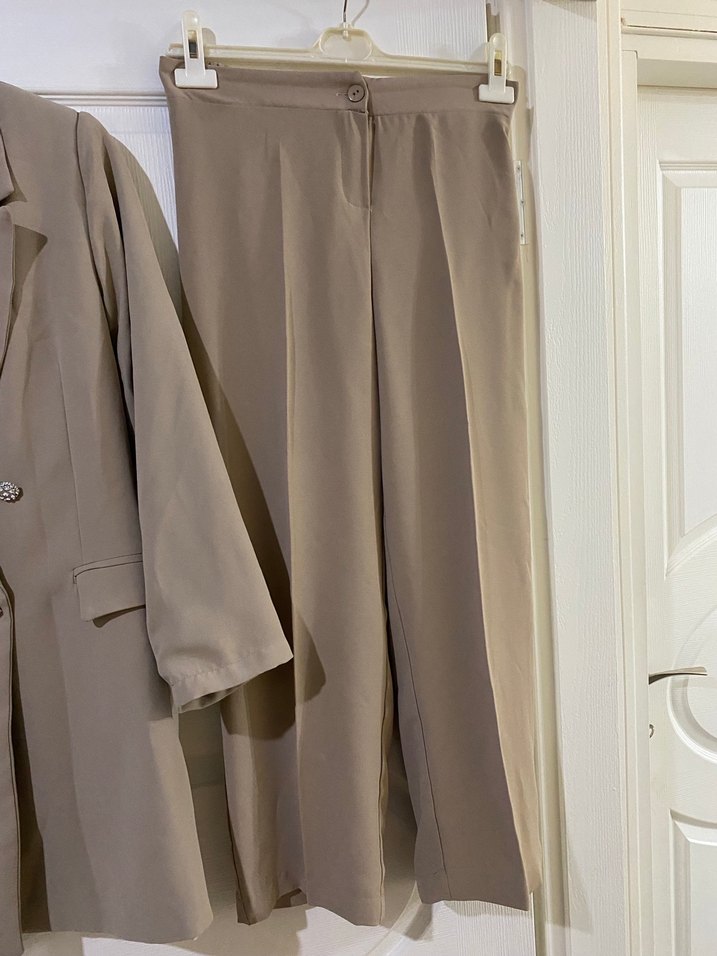 Bej Uzun Kesim Kadın Klasik Blazer Takım - Görsel 3