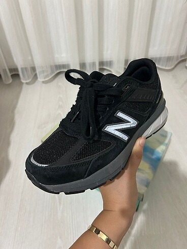 New Balance 990v5