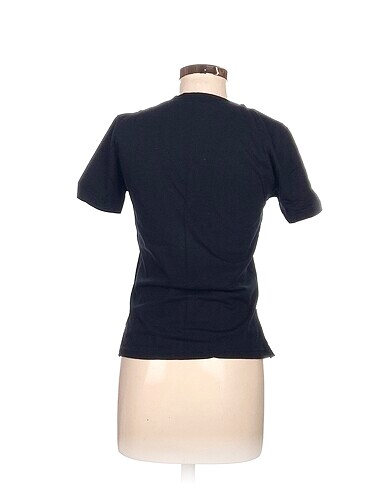 m Beden Zara T-shirt %70 İndirimli.