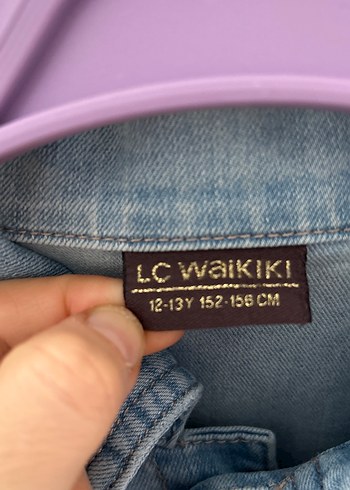 12-13 Yaş Beden Nakışlı Düğmeli Kız Kot Ceketi