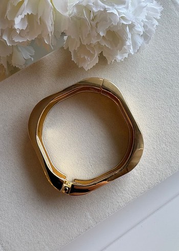 Pilise Detaylı Altın Renk Kadın Kelepçe Bileklik - Görsel 5