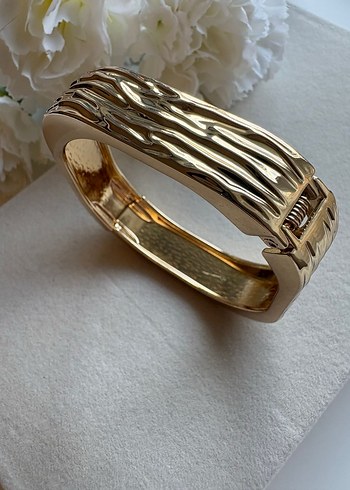 Pilise Detaylı Altın Renk Kadın Kelepçe Bileklik - Görsel 2