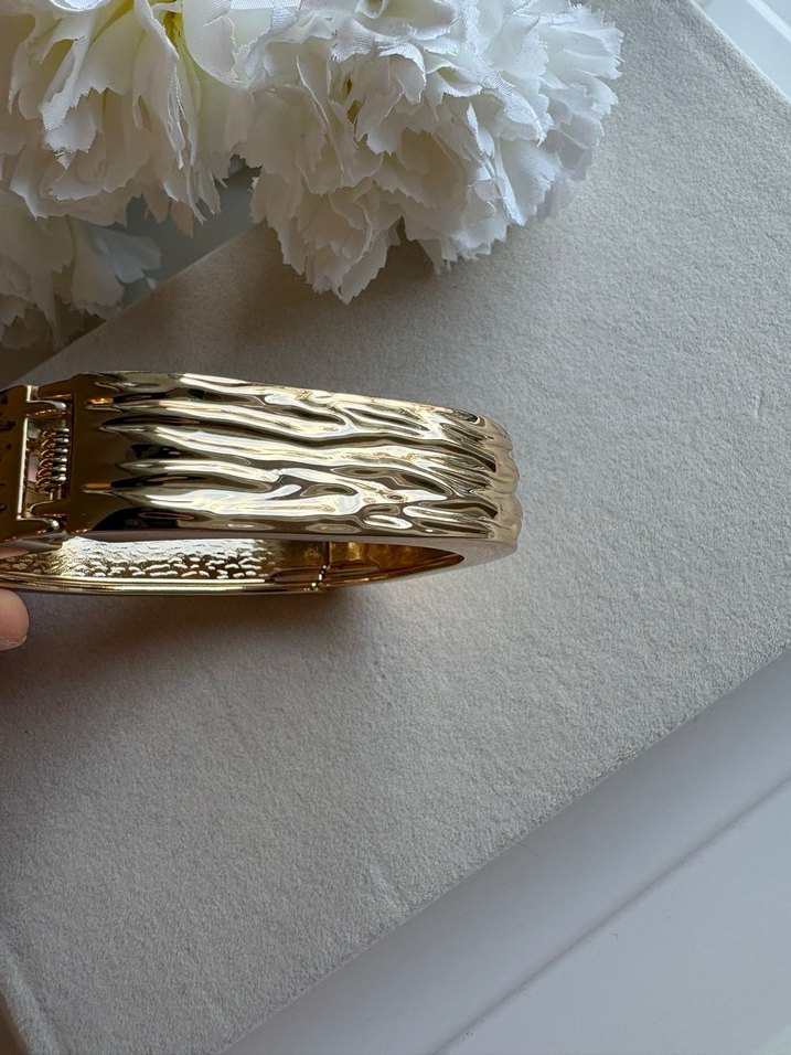 Pilise Detaylı Altın Renk Kadın Kelepçe Bileklik - Görsel 3