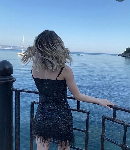 xs Beden Siyah tüy detaylı payet elbise
