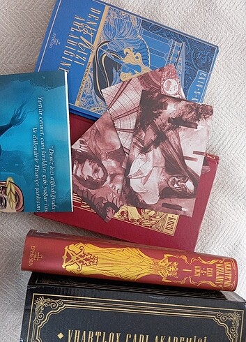 Vhartlox Cadı Akademisi Serisi - 2 Kitap Takım (Ciltli)