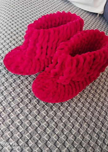 Kırmızı Örgü Ev botu - Görsel 3