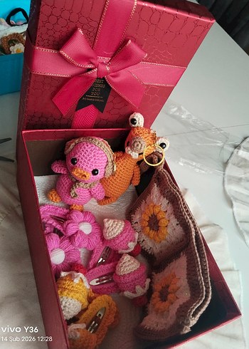 2 anahtarlık bir cüzdan 3 set toka supriz kutu - Görsel 3