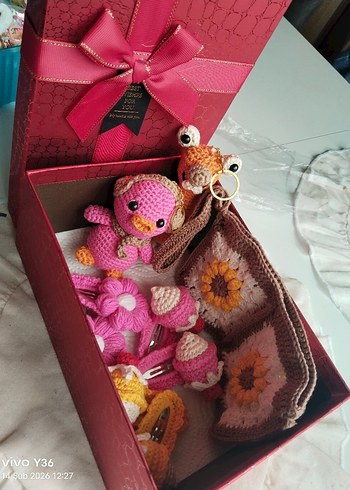 2 anahtarlık bir cüzdan 3 set toka supriz kutu - Görsel 2