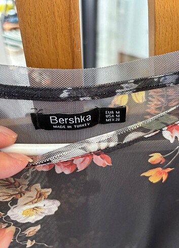 Bershka Çiçek desenli transparan bluz