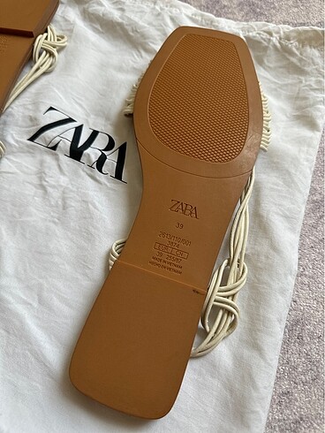 39 Beden ZARA DÜĞÜMLÜ DÜZ SANDALET