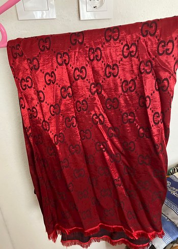 Kadınlar için Altın Renkli İpek Görünümlü Şal - Görsel 7