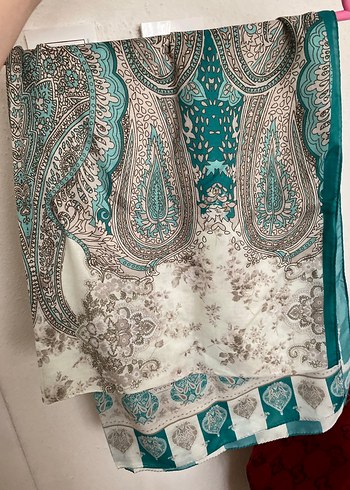 Kadınlar için Altın Renkli İpek Görünümlü Şal - Görsel 5