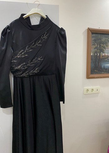 Siyah Nakışlı Uzun Kollu Uzun Elbise - Görsel 2