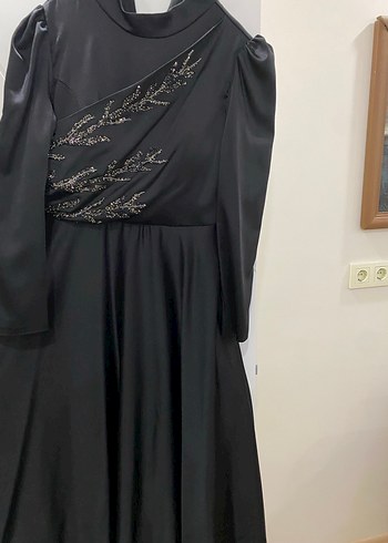 Siyah Nakışlı Uzun Kollu Uzun Elbise - Görsel 3