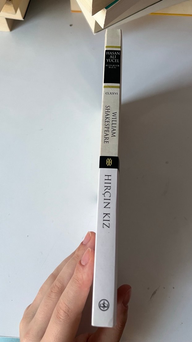 William Shakespeare - Hırçın Kız Romanı - Görsel 2