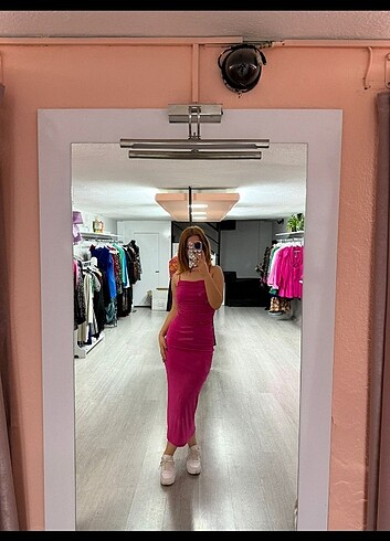 Pembe uzun sırt dekolteli elbise