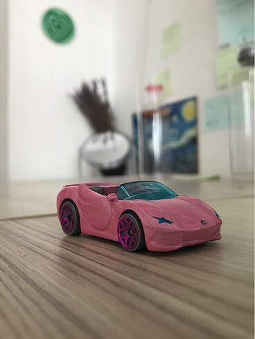 Hot wheels Barbie extra pembe araba