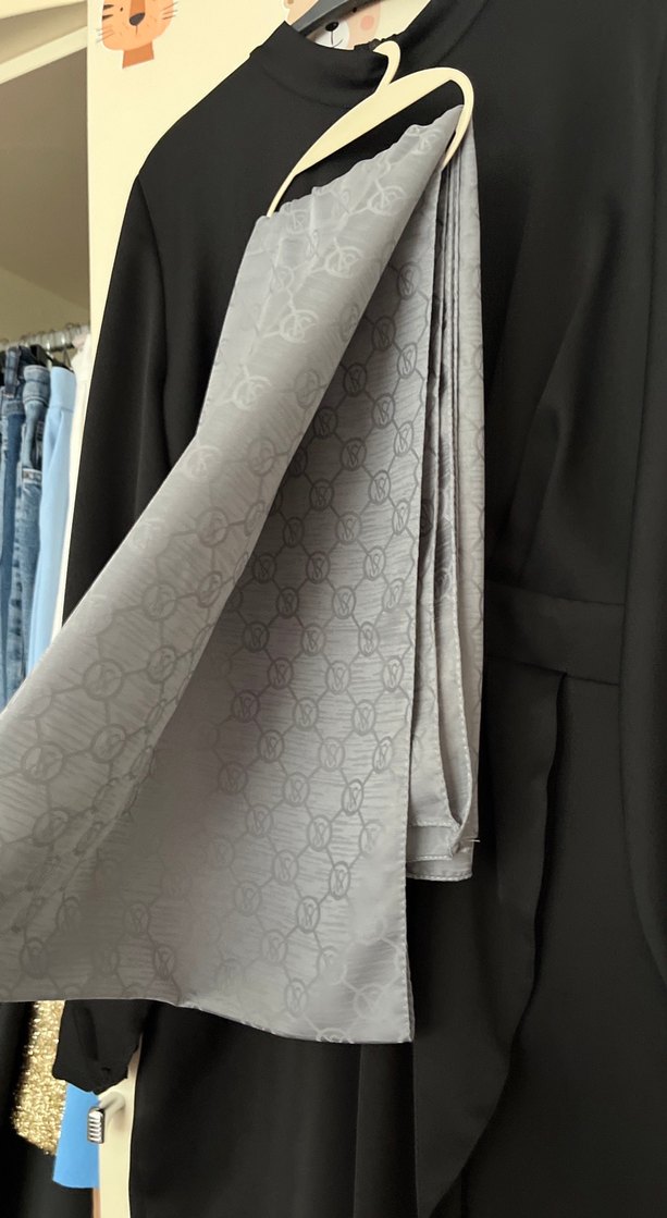 Gri Drapeli Kadın Şal - Görsel 3