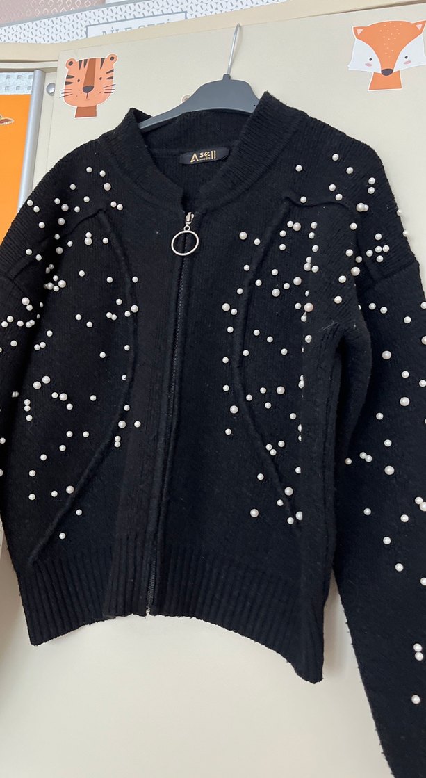 Siyah İnci Detaylı Kısa Triko Hırka - Görsel 2