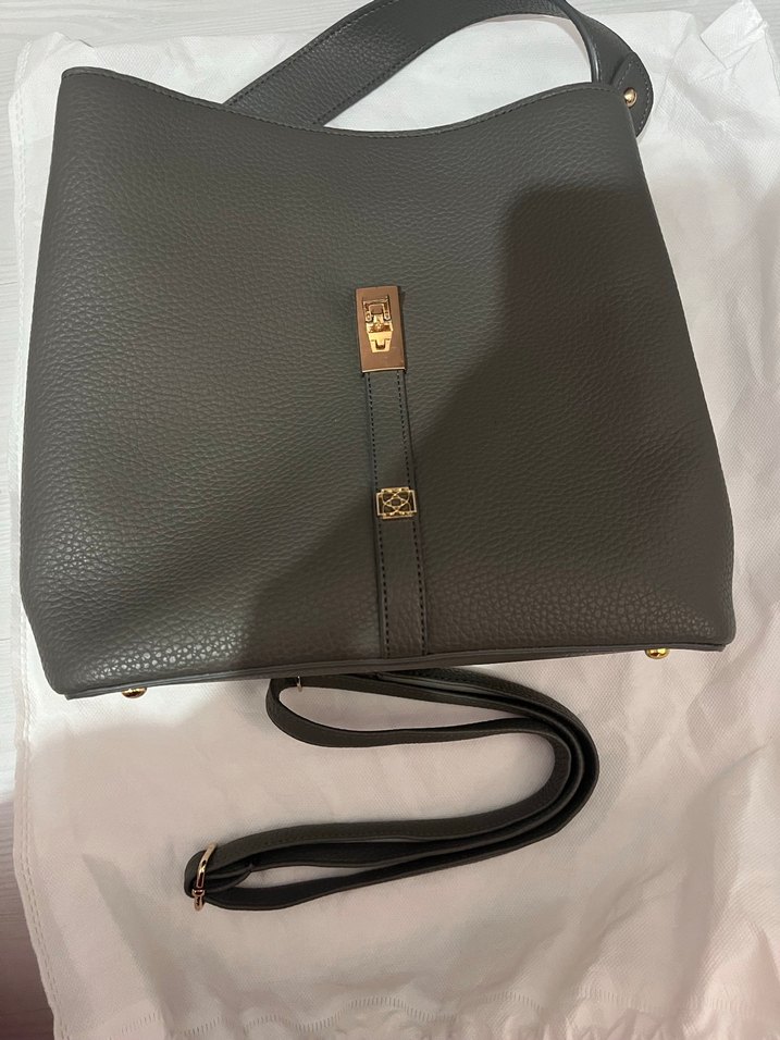 Klasik Şıklıkta Gri Deri Kadın Çanta - Görsel 3