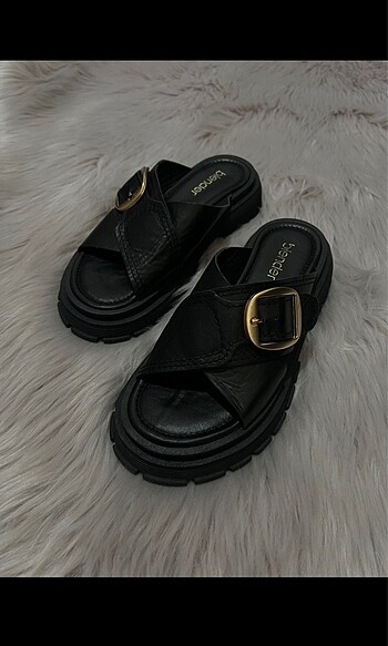 Zara Hakiki deri terlik sandalet