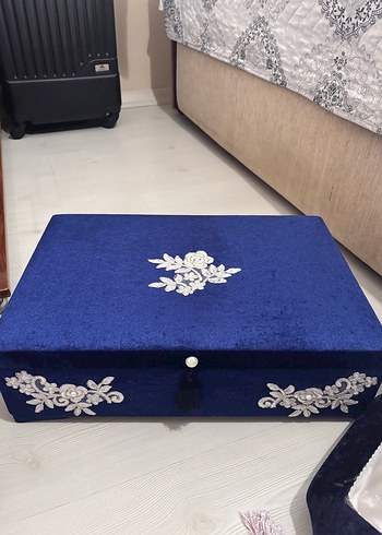 Ikea Lacivert Kadife nişan bohça sandığı