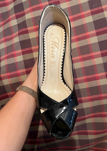 Siyah Parlak Yılan Desenli Stiletto