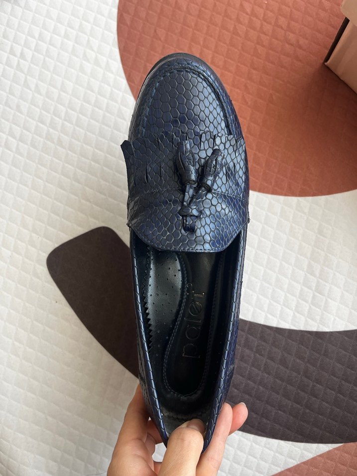 Kadın Lacivert Yılan Derisi Desenli Püsküllü Klasik Ayakkabı - Görsel 2