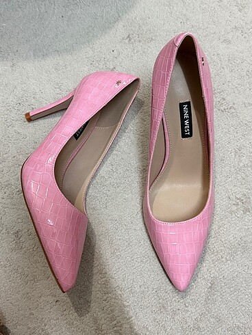 Nine West Nine west