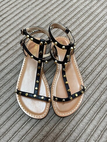 37 Beden siyah Renk Nine west