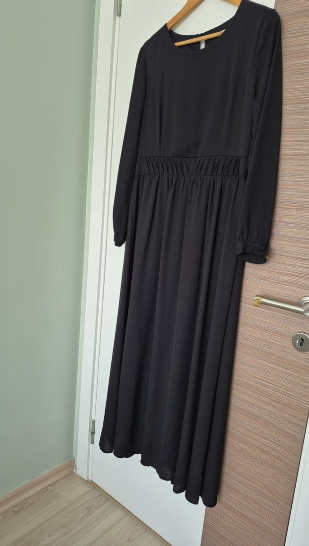 Siyah Piliseli Uzun Kollu Uzun Elbise - Görsel 2