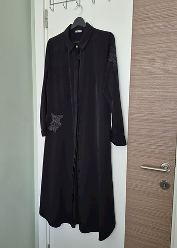 Siyah Nakışlı Uzun Kadın Kaban - Görsel 5