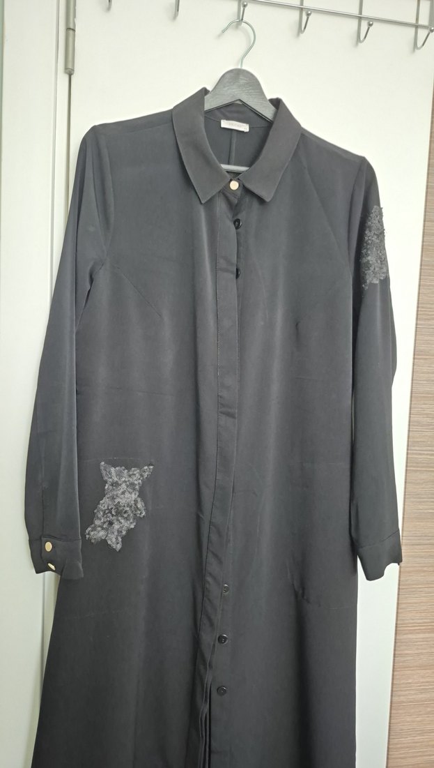 Siyah Nakışlı Uzun Kadın Kaban - Görsel 2